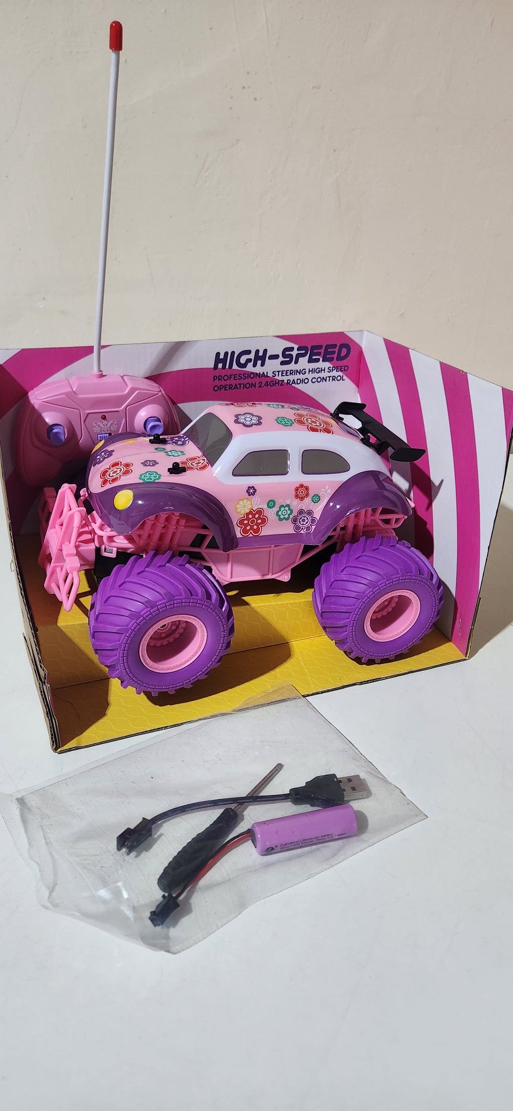 Carrinho De Controle Remoto Recarregável Monster Truck Rosa Cor Jeep