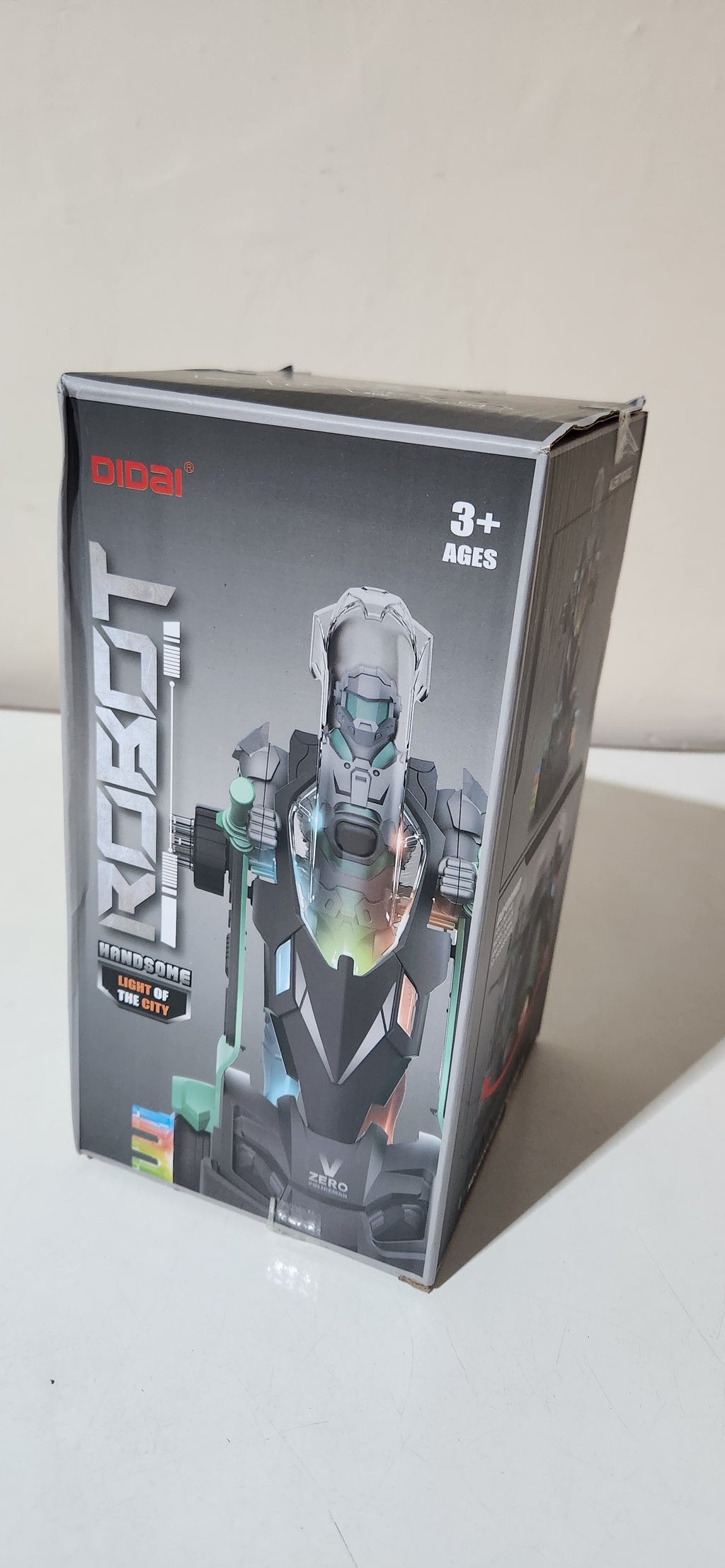 Robô de brinquedo policial com luz e som cinza