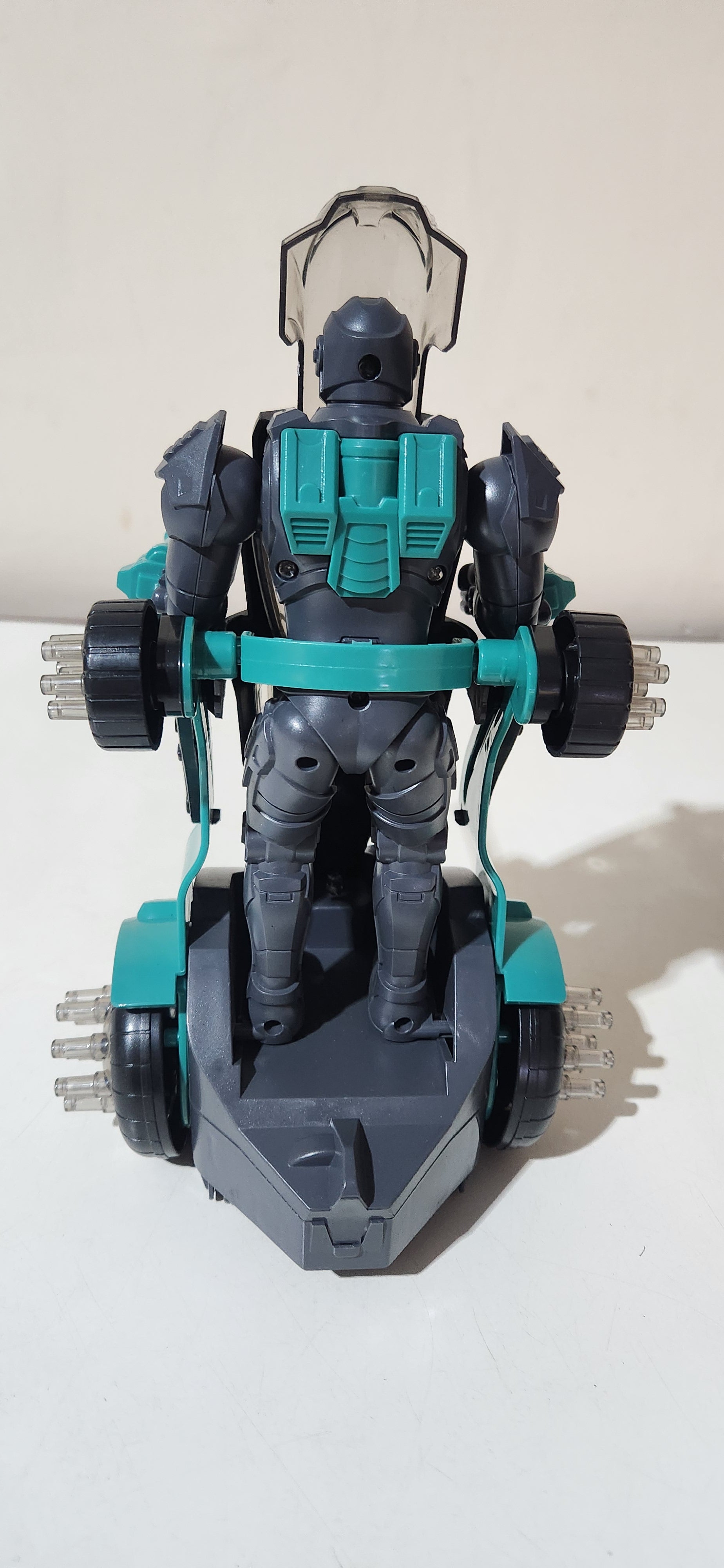 Robô de brinquedo policial com luz e som cinza