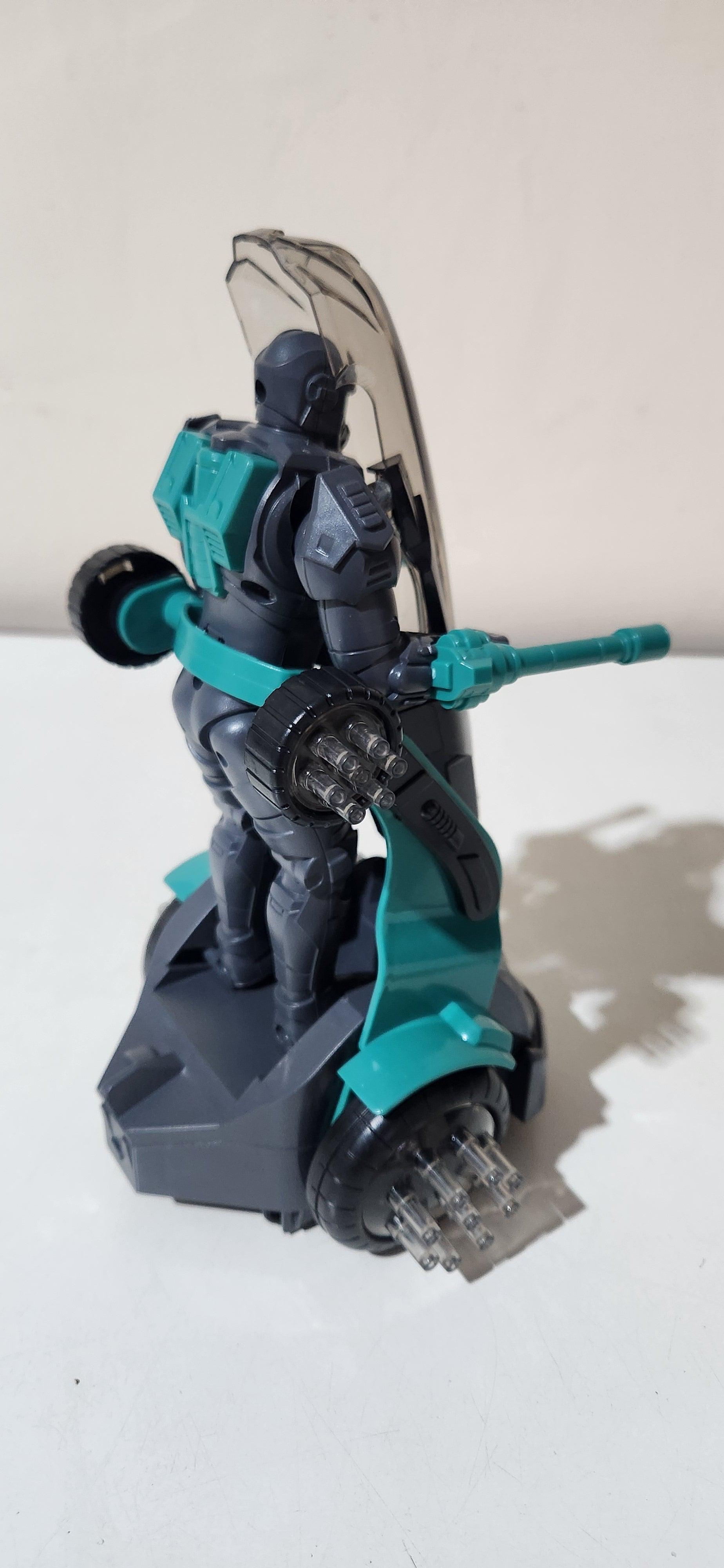 Robô de brinquedo policial com luz e som cinza